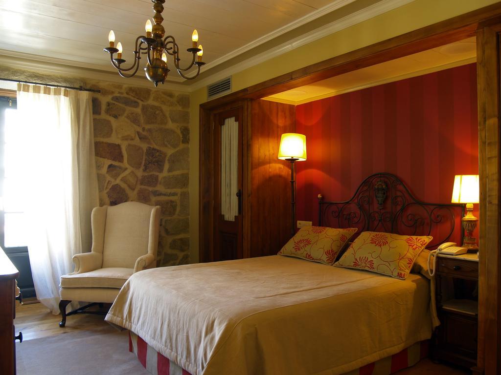 Hotel Monumento Convento De San Benito А-Гуарда Номер фото